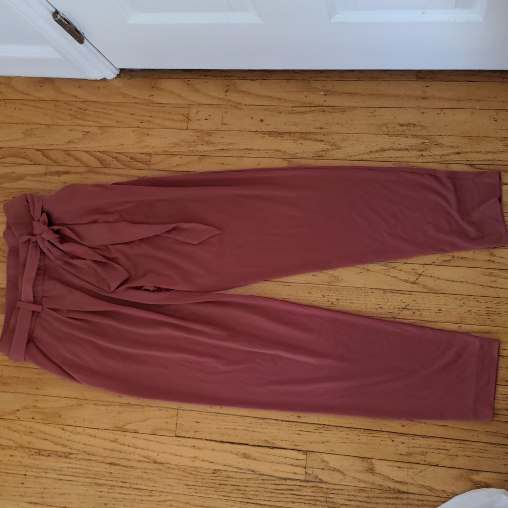 Express relaxed pink dress pant with belt